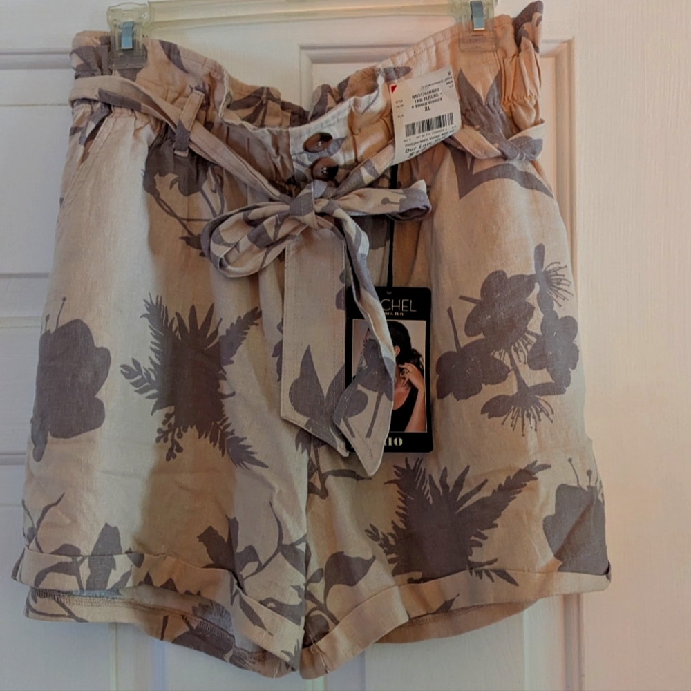 Rustic Floral Print Women's Shorts